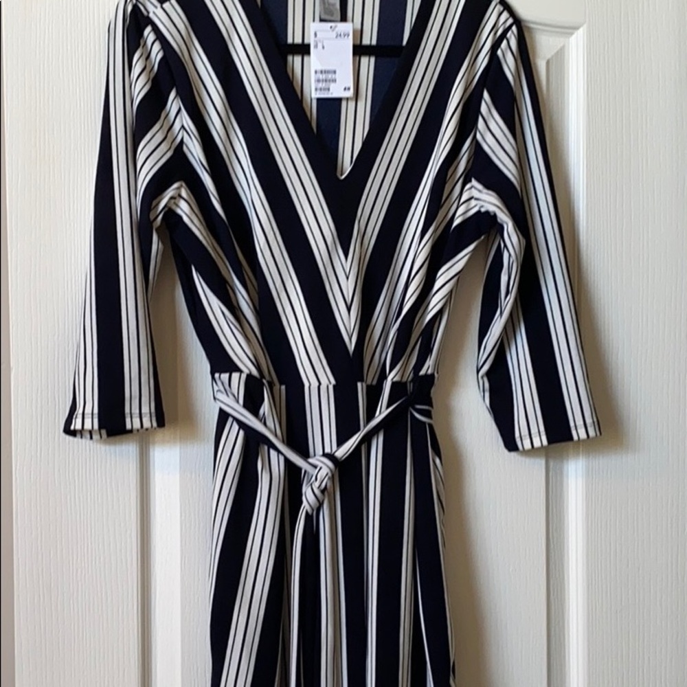 H&M Mid-Length V-Neck Blue and White Stripped Dress-NWT - Picture 3 of 3